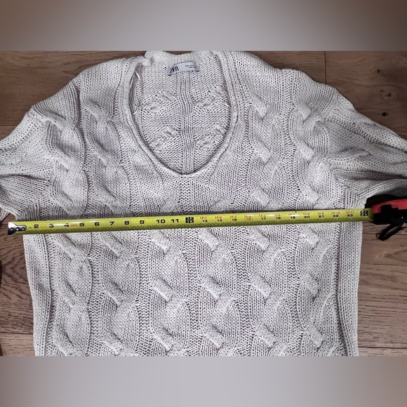 Zara V-Neck cable knit Cream Sweater - Picture 6 of 7